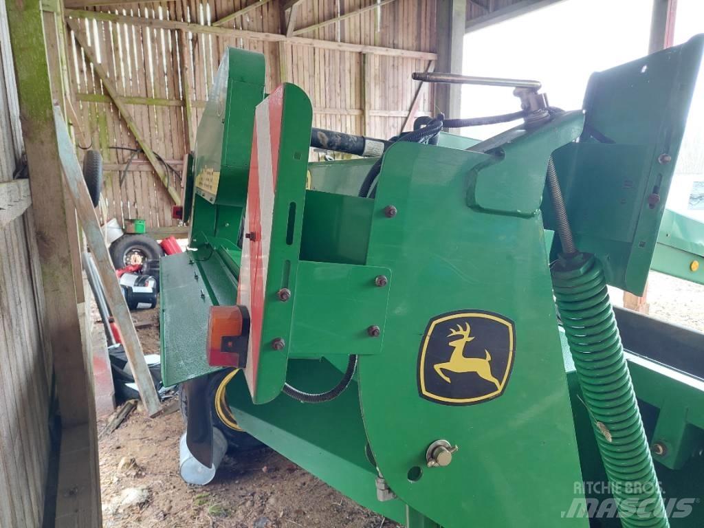John Deere 730 Косилки-формувачі