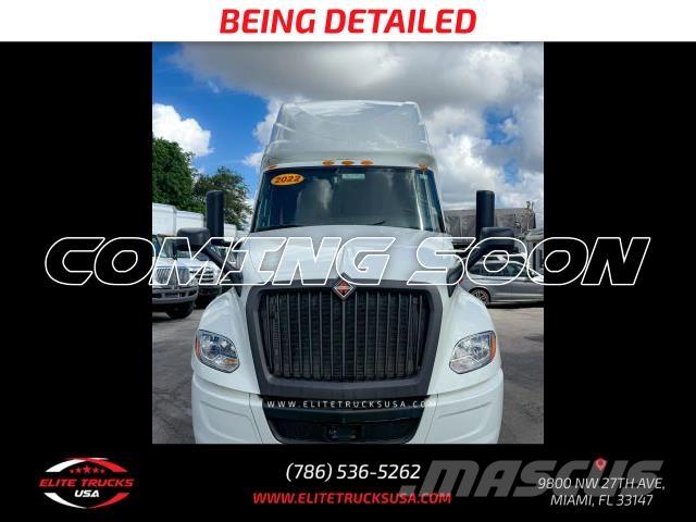 International LT Вантажівки / спеціальні