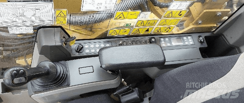 CAT 326F Гусеничні екскаватори