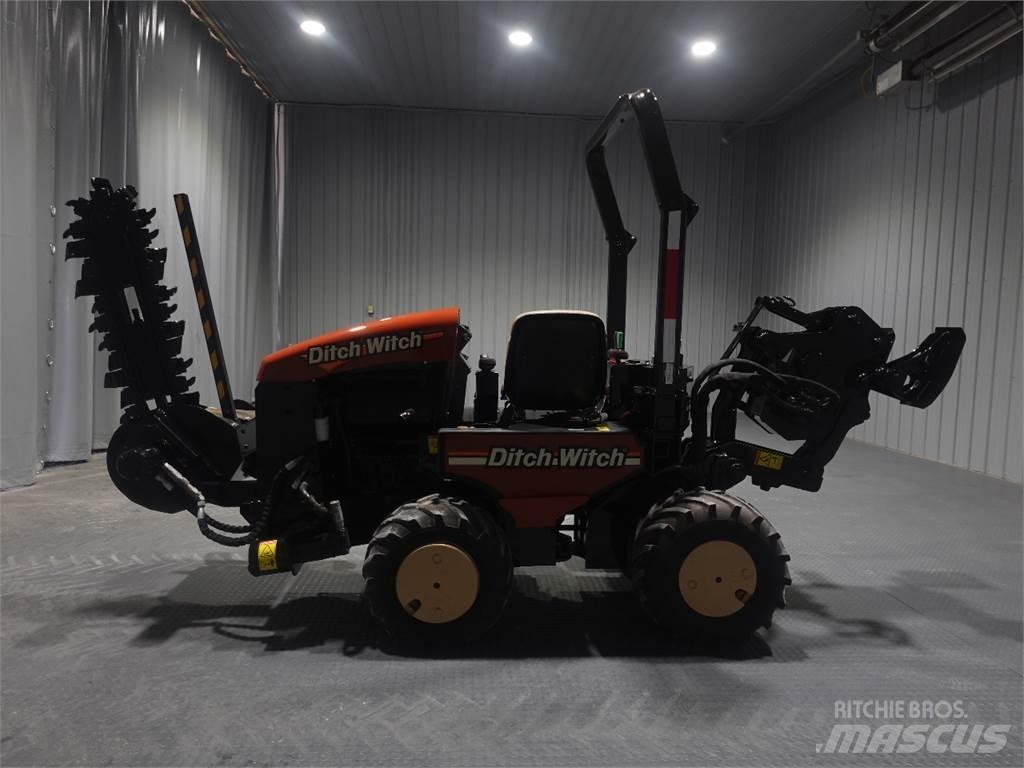 Ditch Witch 420SX Канавокопачі