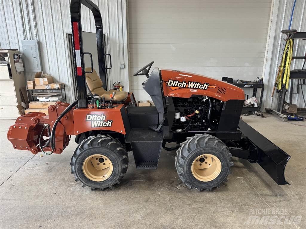 Ditch Witch rt40 Канавокопачі
