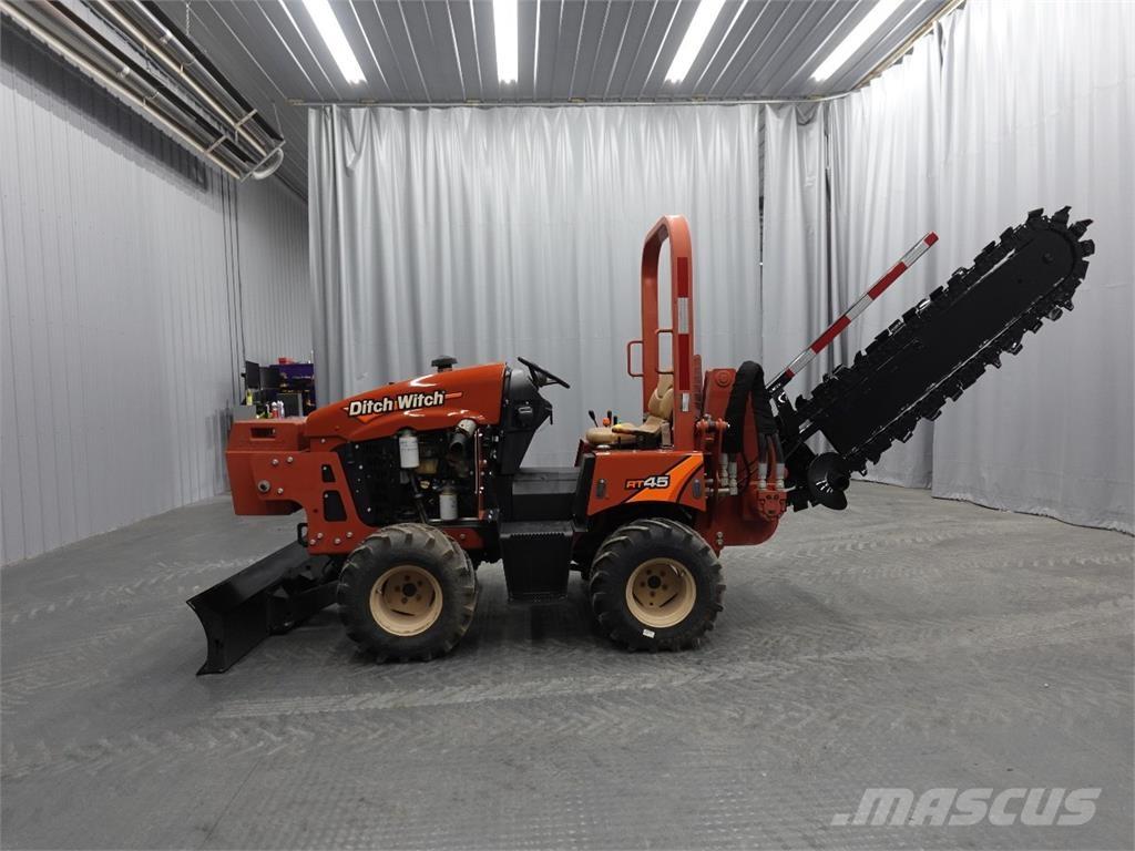 Ditch Witch rt45 Канавокопачі