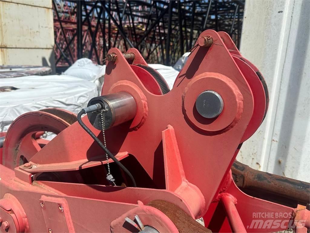 Manitowoc  Бони і ковші