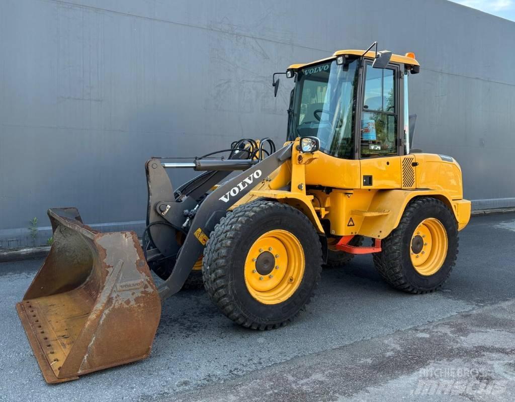 Volvo L 30 GS Фронтальні навантажувачі
