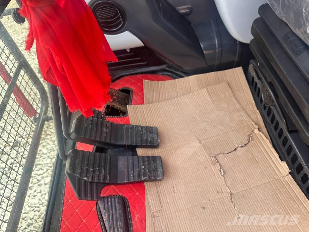 Komatsu PC 240 Гусеничні екскаватори