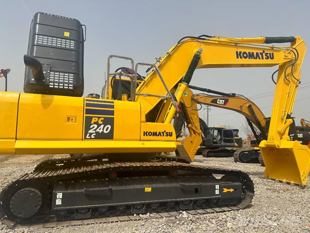 Komatsu PC 240 Гусеничні екскаватори