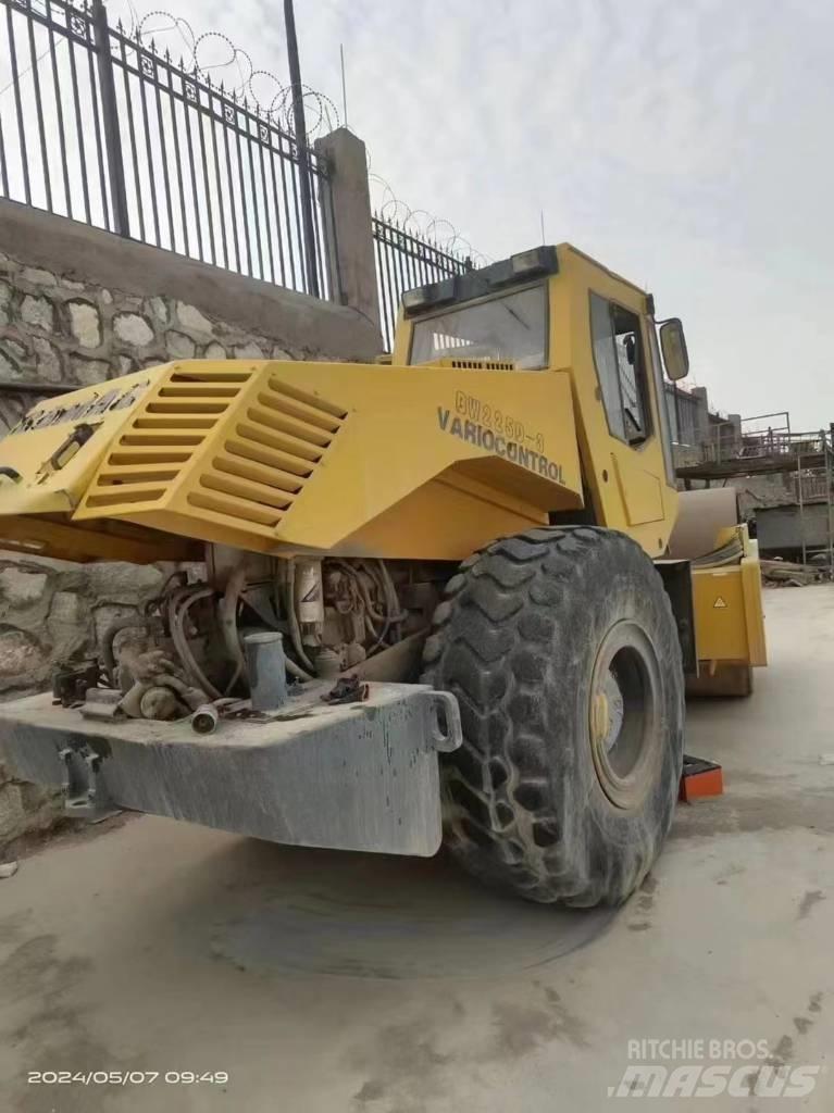 Bomag bw225d-3 Грунтові котки