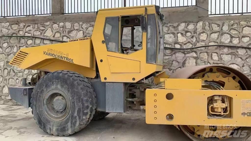 Bomag bw225d-3 Грунтові котки