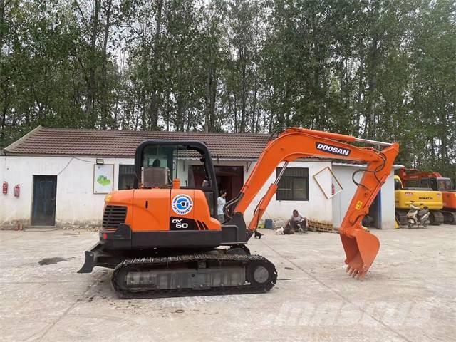 Doosan DX60 Гусеничні екскаватори