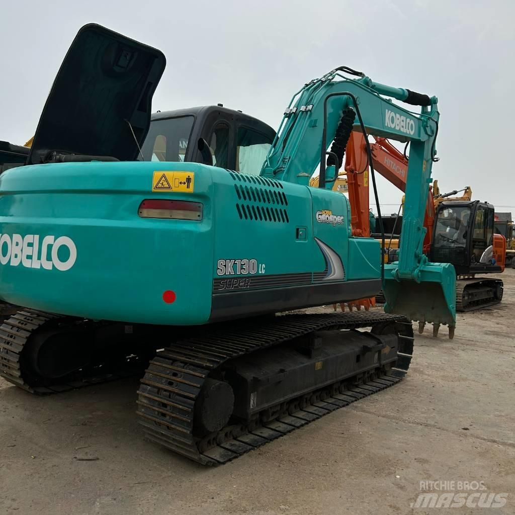 Kobelco 130 Гусеничні екскаватори