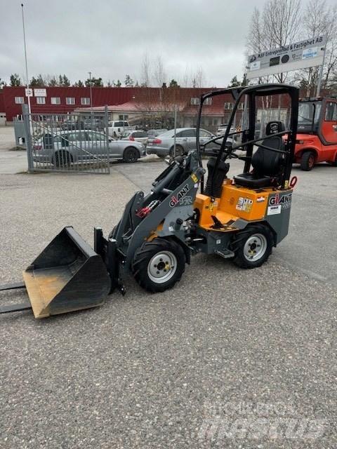 GiANT G 1200 Малі навантажувачі