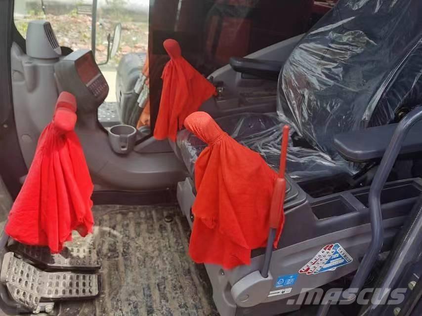 Hitachi ZX 210 Гусеничні екскаватори