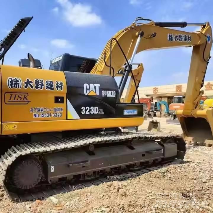 CAT CAT323D2L Гусеничні екскаватори