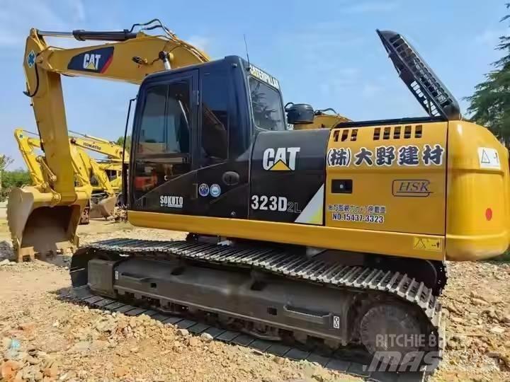 CAT CAT323D2L Гусеничні екскаватори