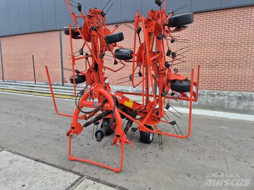 Kuhn 8702 Граблі і сінозворушувачі