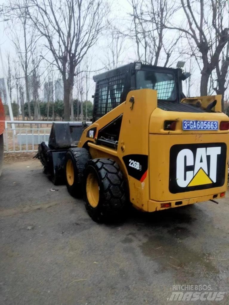 CAT 226 B Міні-навантажувачі