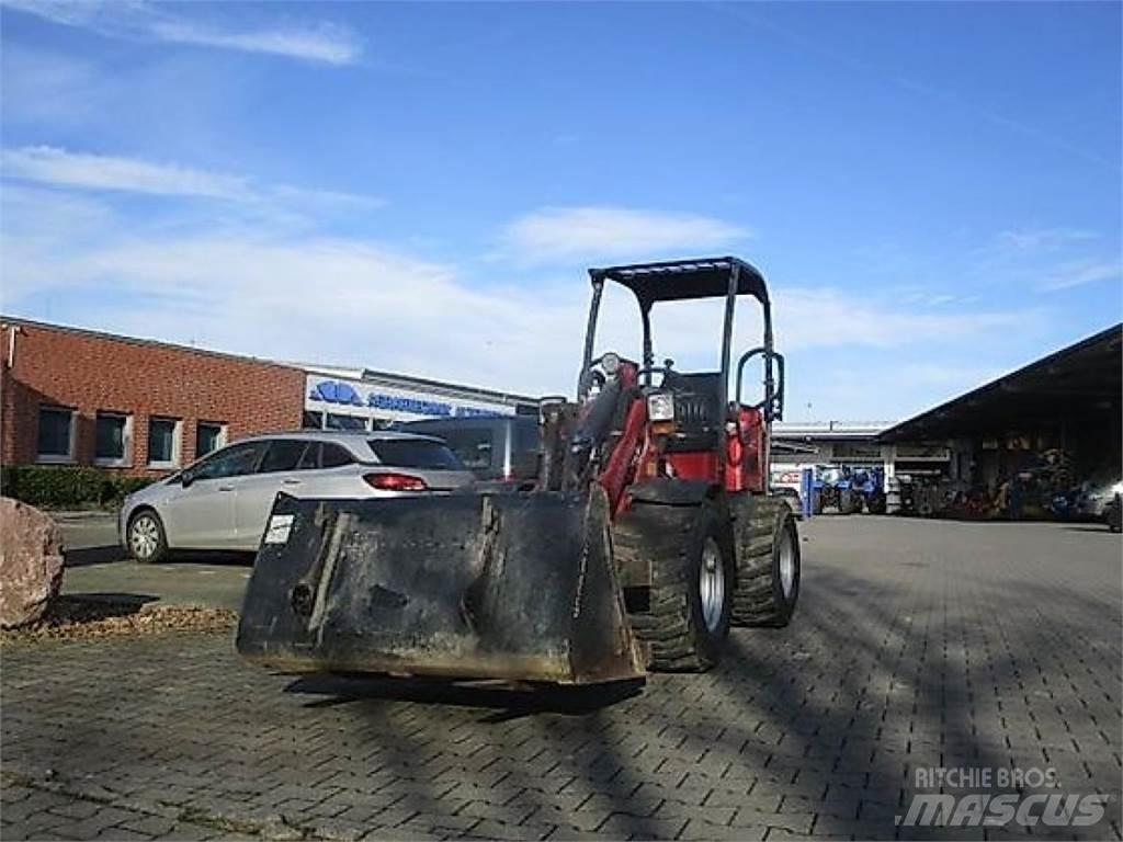 Schäffer 2430 Фронтальні навантажувачі