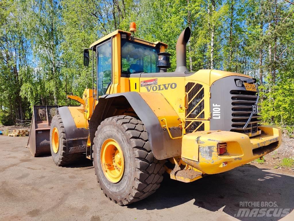 Volvo 110F Фронтальні навантажувачі