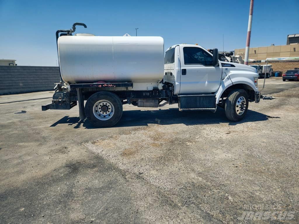 Ford F 650 SD Поливальні машини
