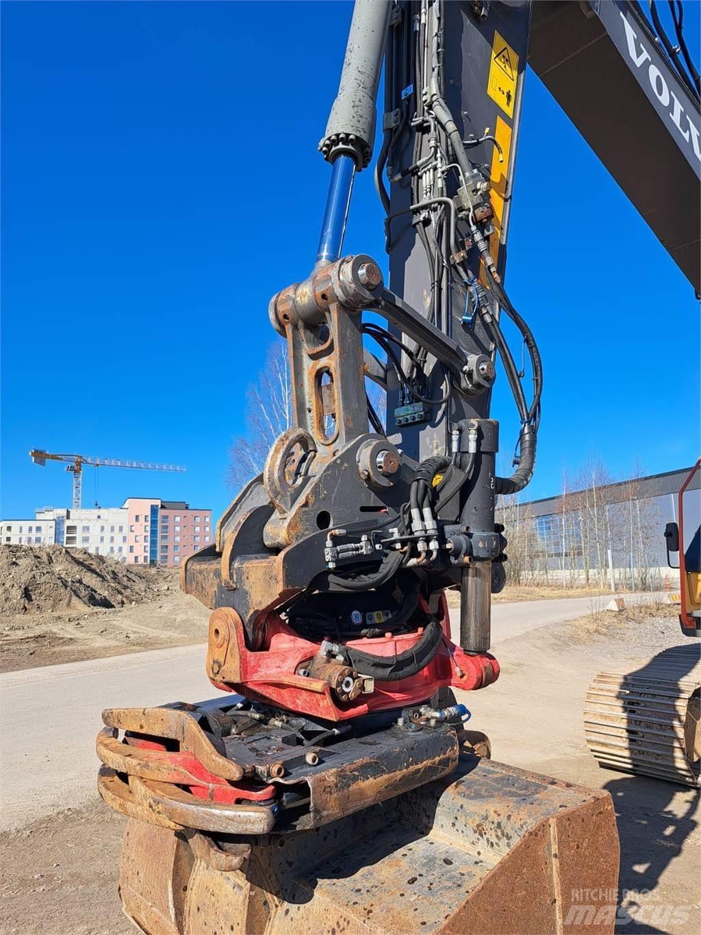 Volvo EC220EL Гусеничні екскаватори