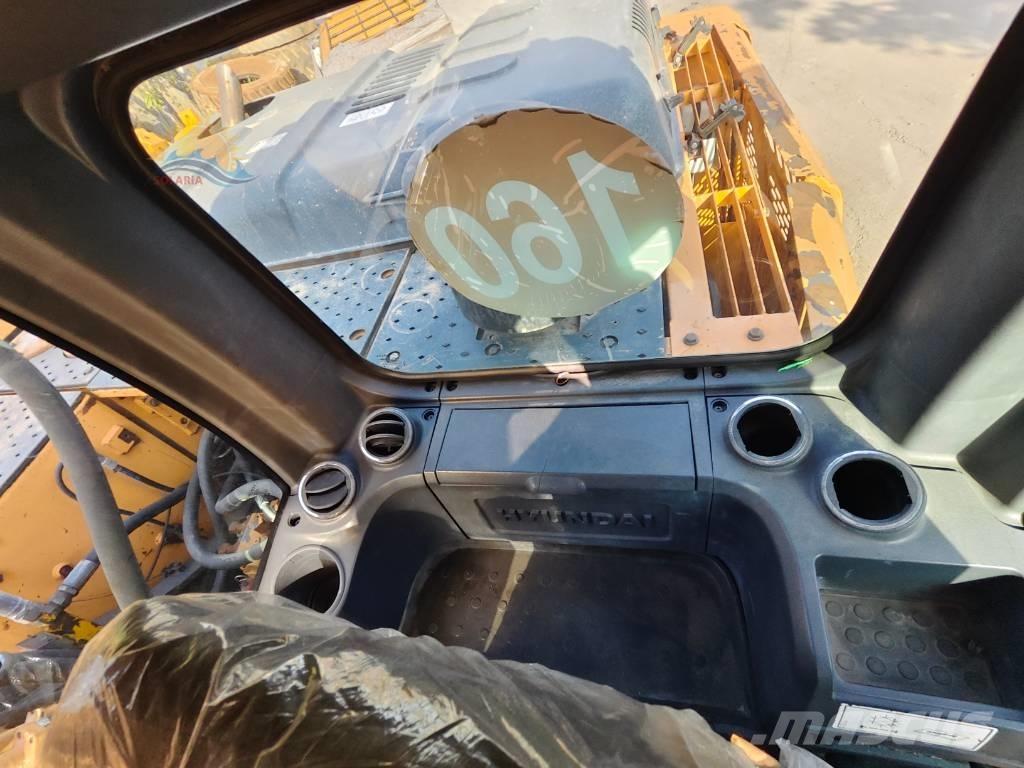 Hyundai R220LC-9S Гусеничні екскаватори
