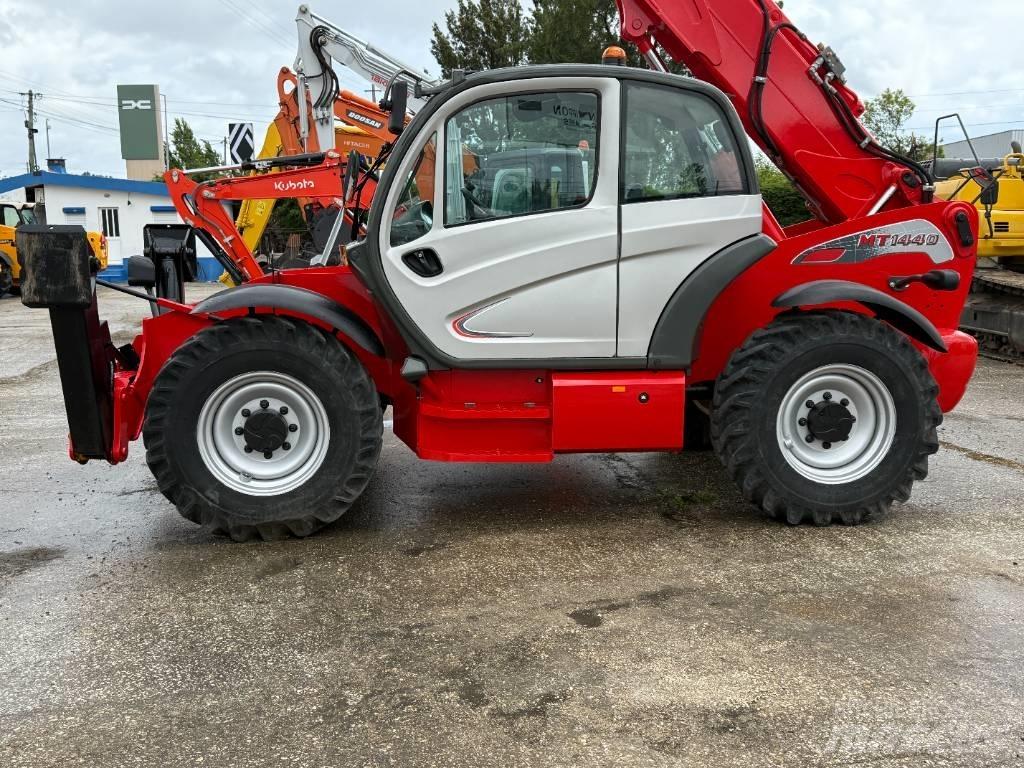 Manitou MT 1440 Телескопічні навантажувачі