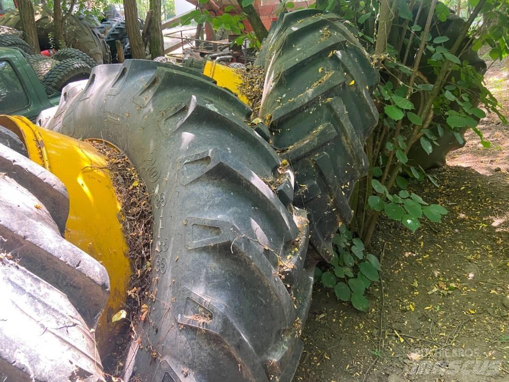 John Deere 4650 Трактори