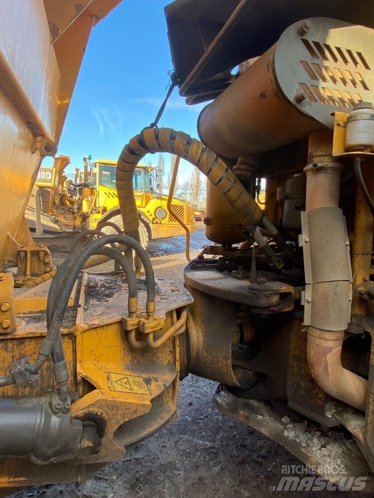 Volvo A 25 D Зчленовані самоскиди