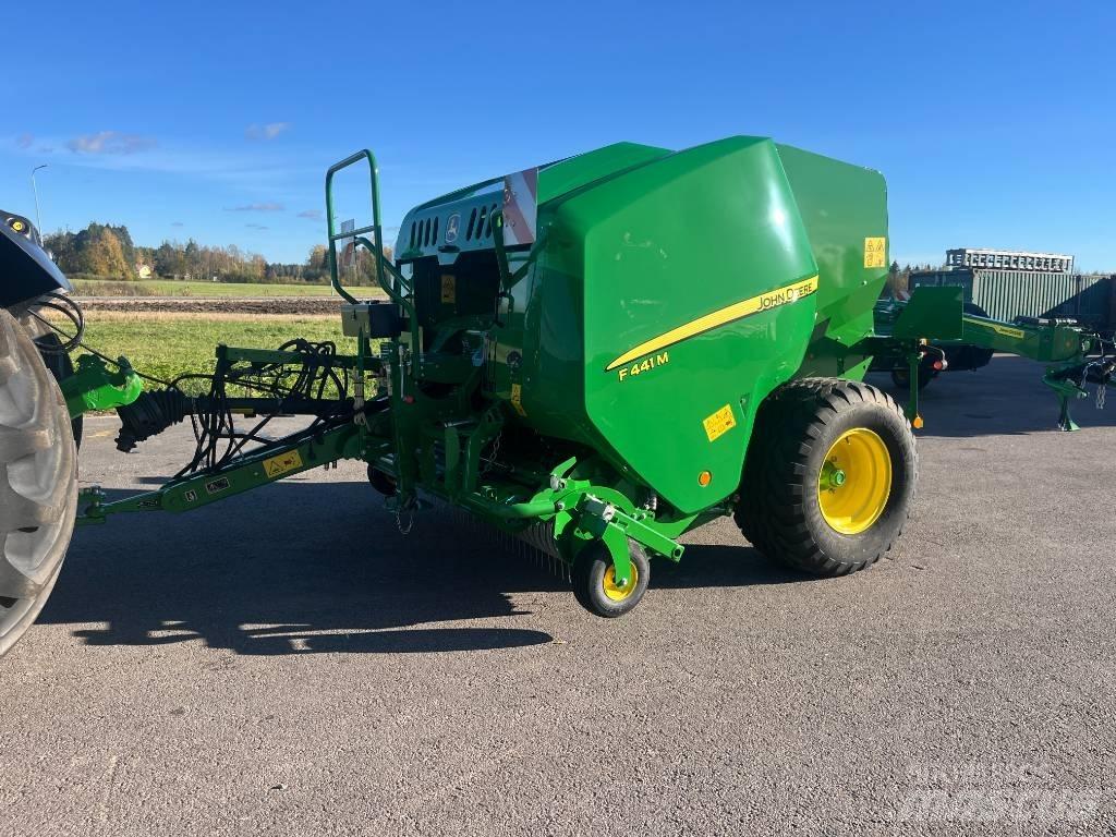 John Deere F441M Рулонні прес-підбирачі