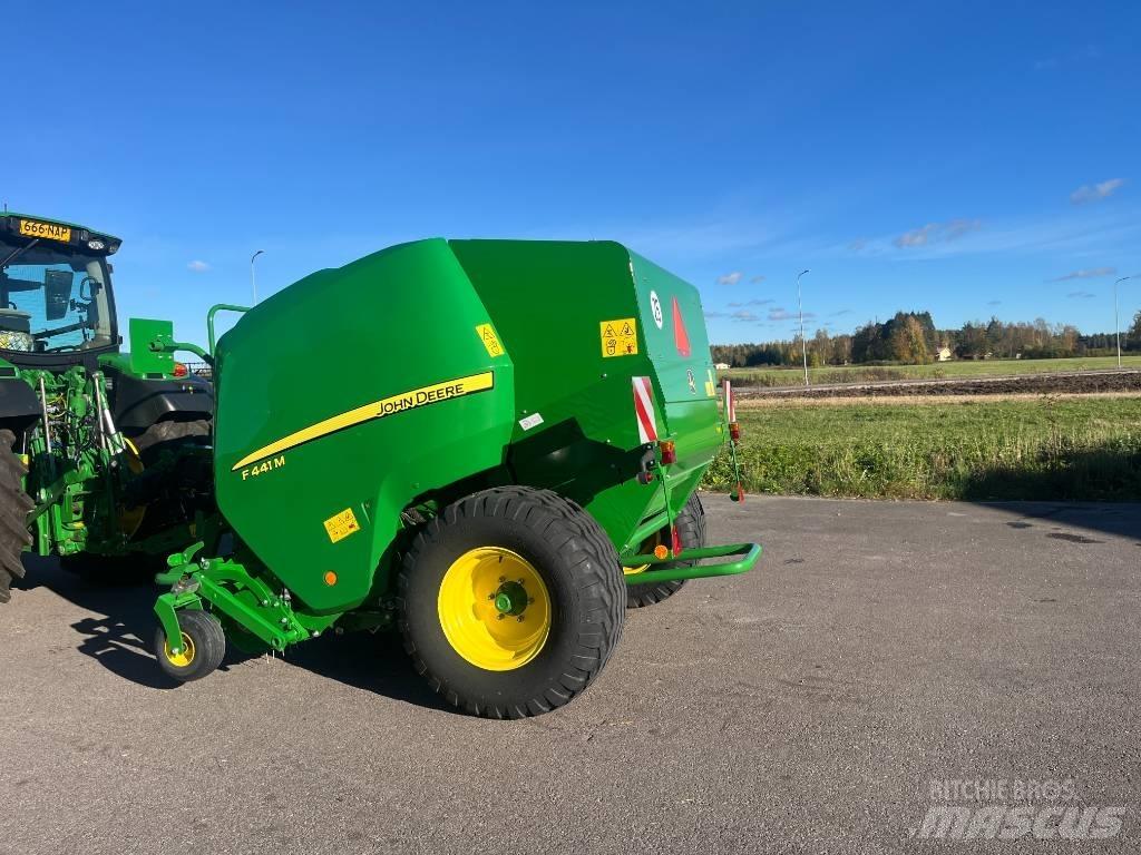 John Deere F441M Рулонні прес-підбирачі