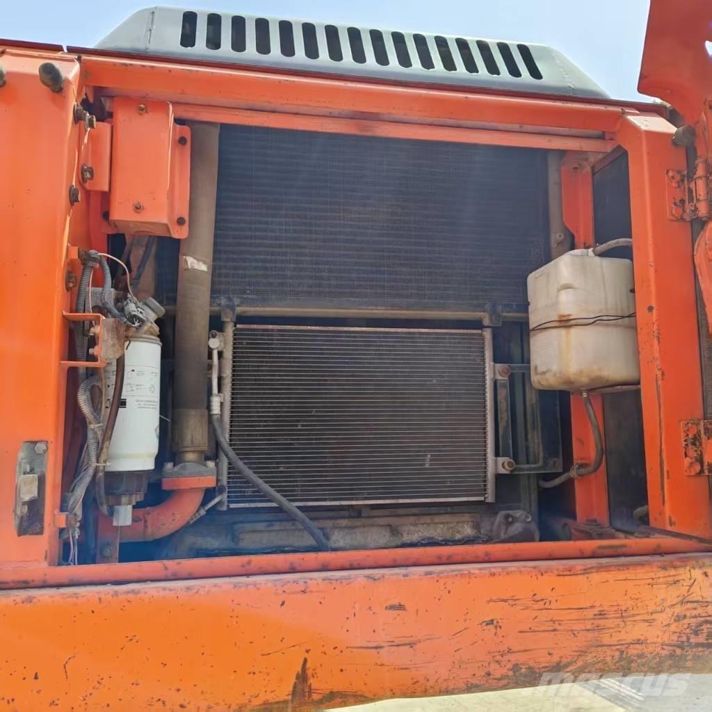 Doosan DX 300 LC Гусеничні екскаватори