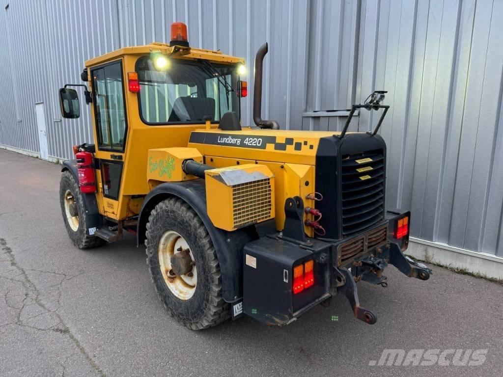 Lundberg 4220 Навантажувачі зі змінним робочим обладнанням
