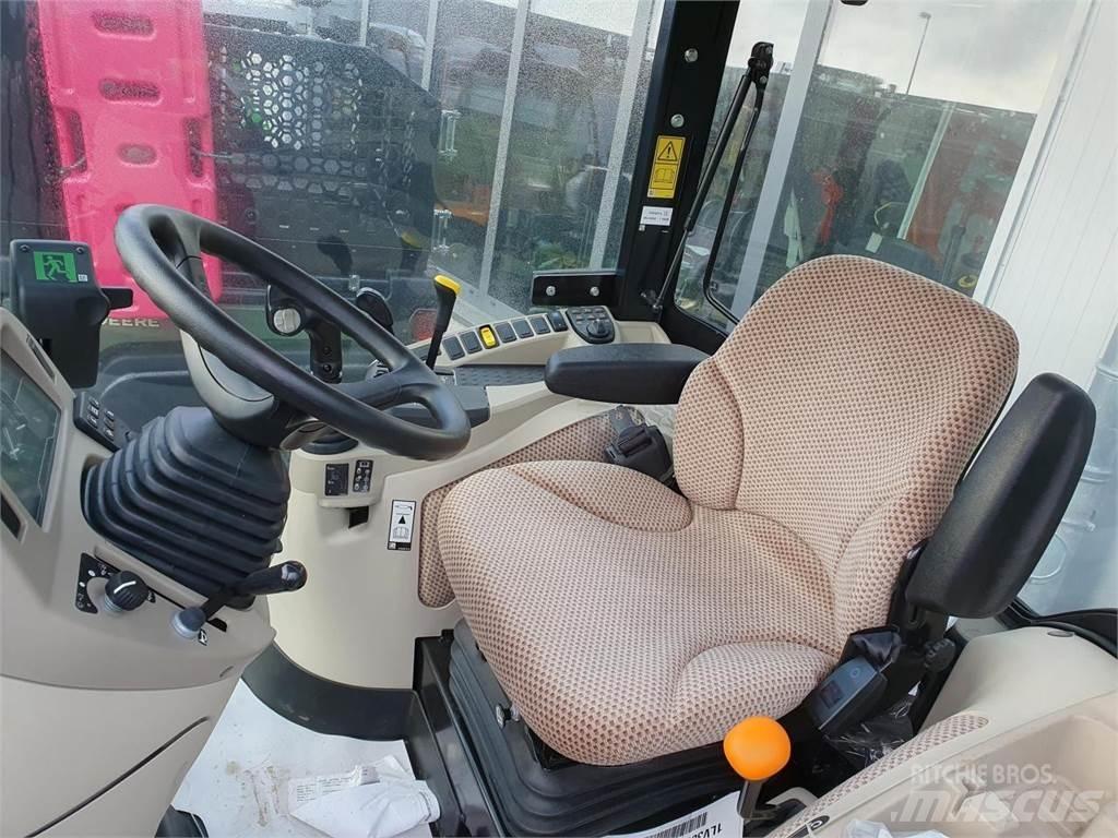 John Deere 3039R Трактори