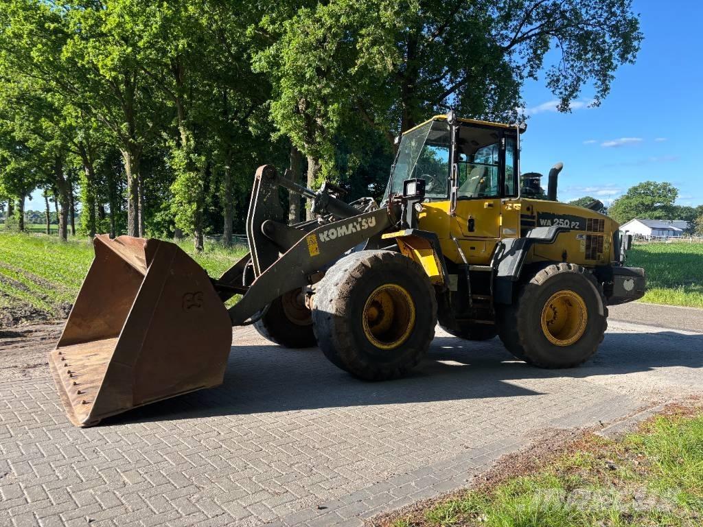 Komatsu WA250-6 Фронтальні навантажувачі