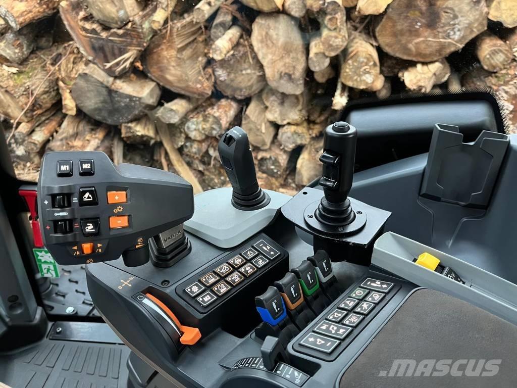 Valtra T 255 Versu Трактори