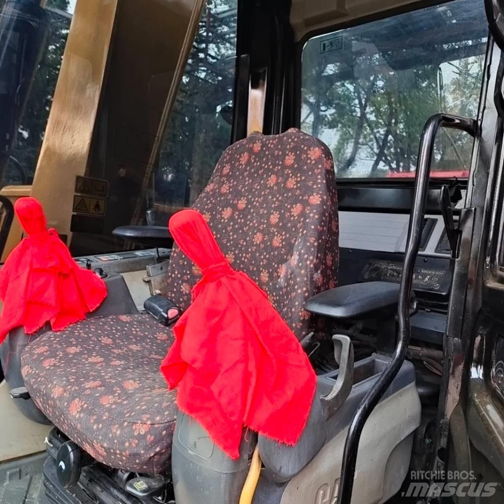 CAT 307 D Середні екскаватори 7т. - 12т.