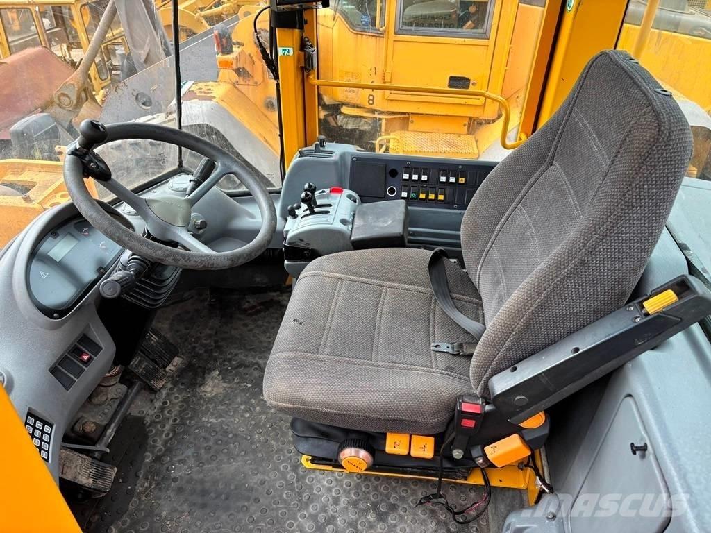 Volvo L 120 E Фронтальні навантажувачі
