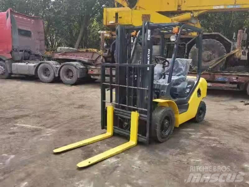 Komatsu 3Ton Дизельні навантажувачі