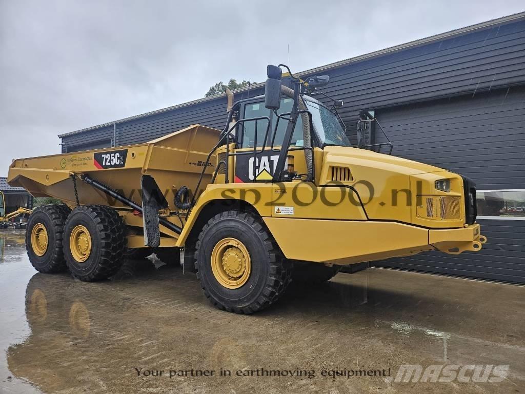 CAT 725C2 Зчленовані самоскиди