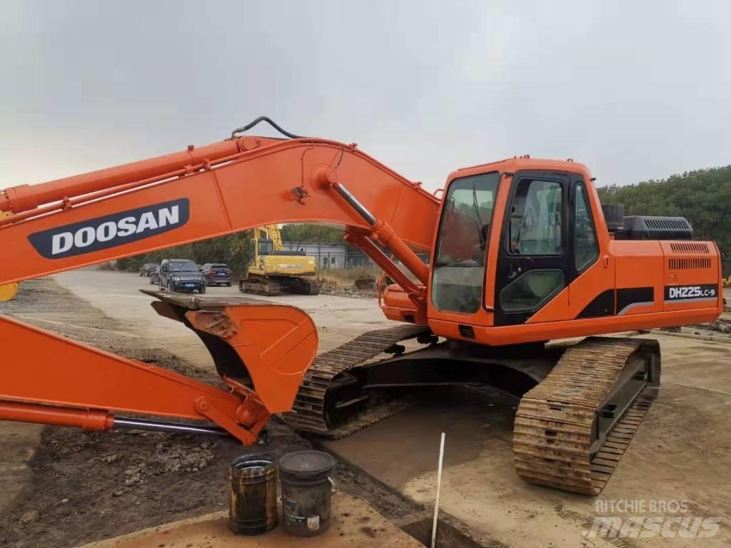 Doosan DH225LC-9 Гусеничні екскаватори