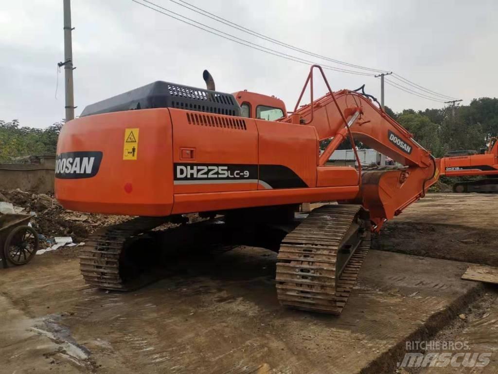 Doosan DH225LC-9 Гусеничні екскаватори