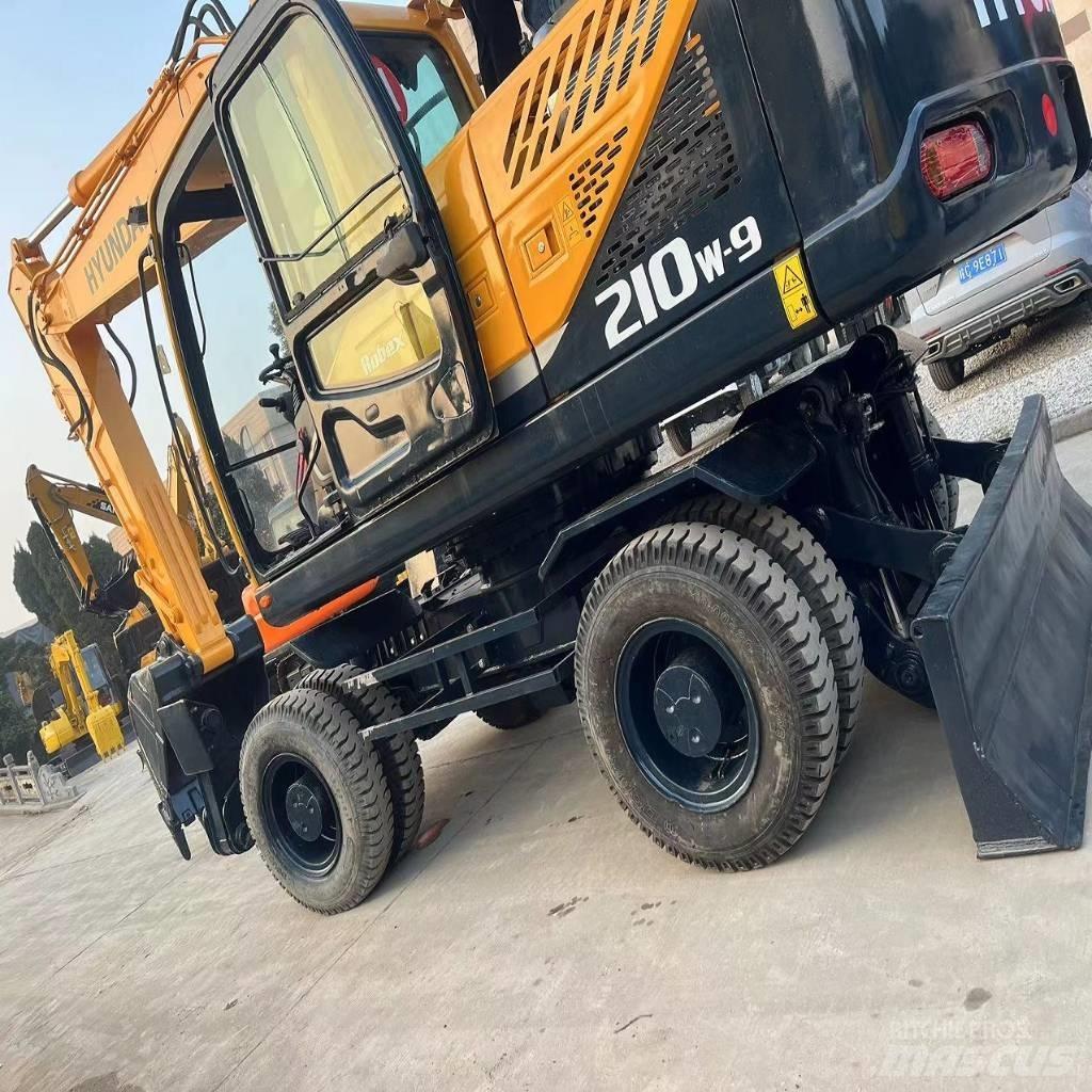 Hyundai R210W-9 Колісні екскаватори