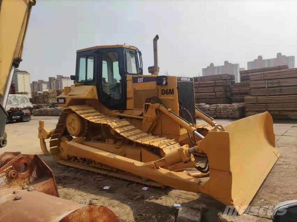 CAT D 6 M Гусеничні бульдозери