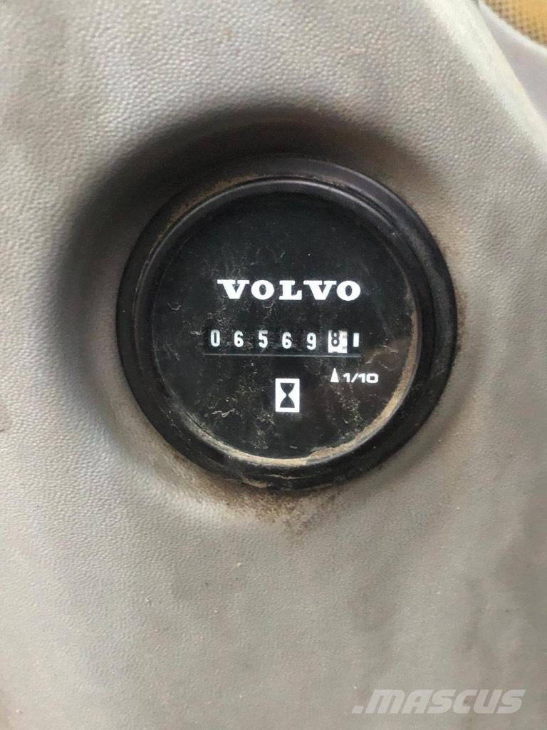 Volvo ECR 235 E Гусеничні екскаватори
