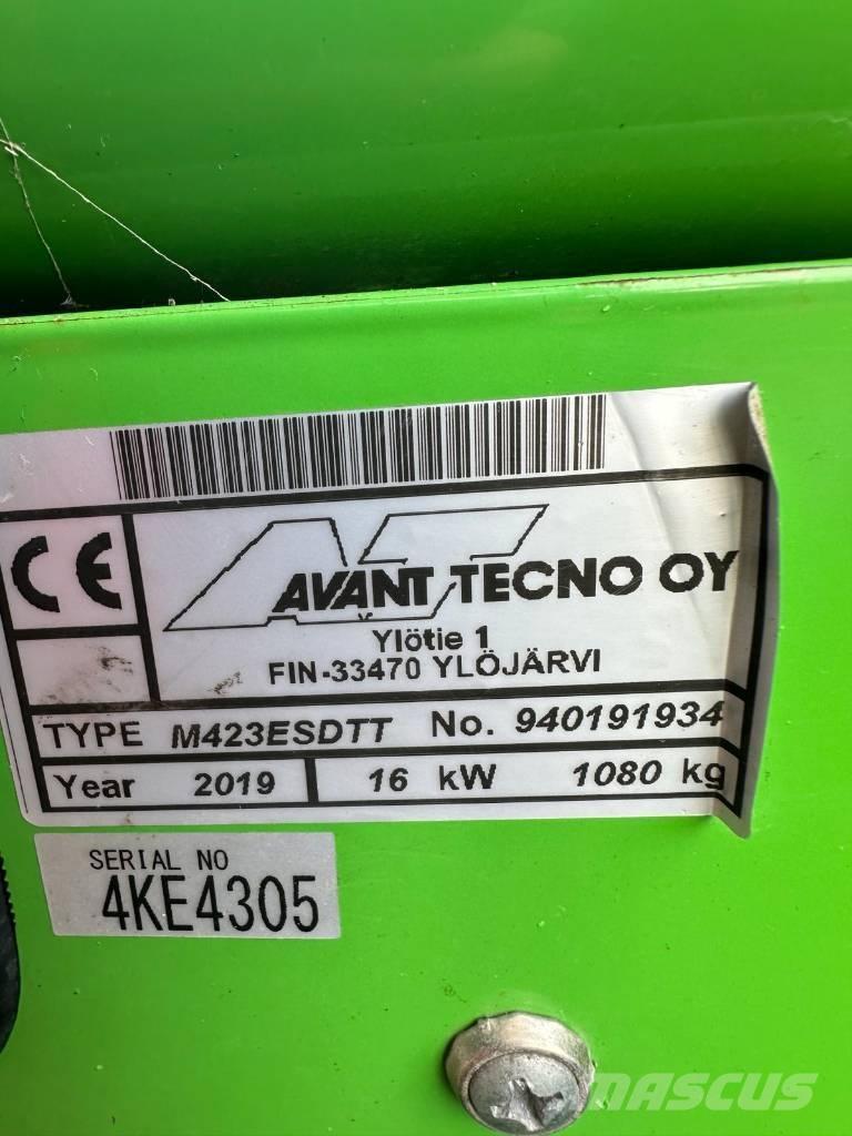 Avant 423 Багатофункціональне обладнання для вантажних і землекопальних робіт