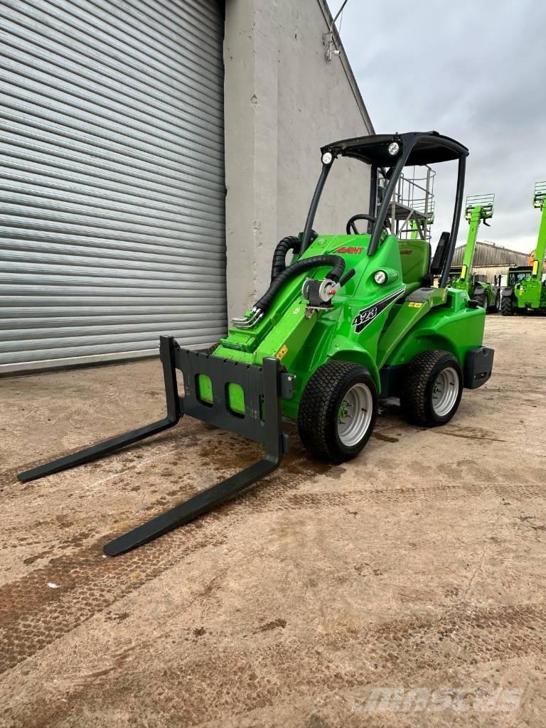 Avant 423 Багатофункціональне обладнання для вантажних і землекопальних робіт