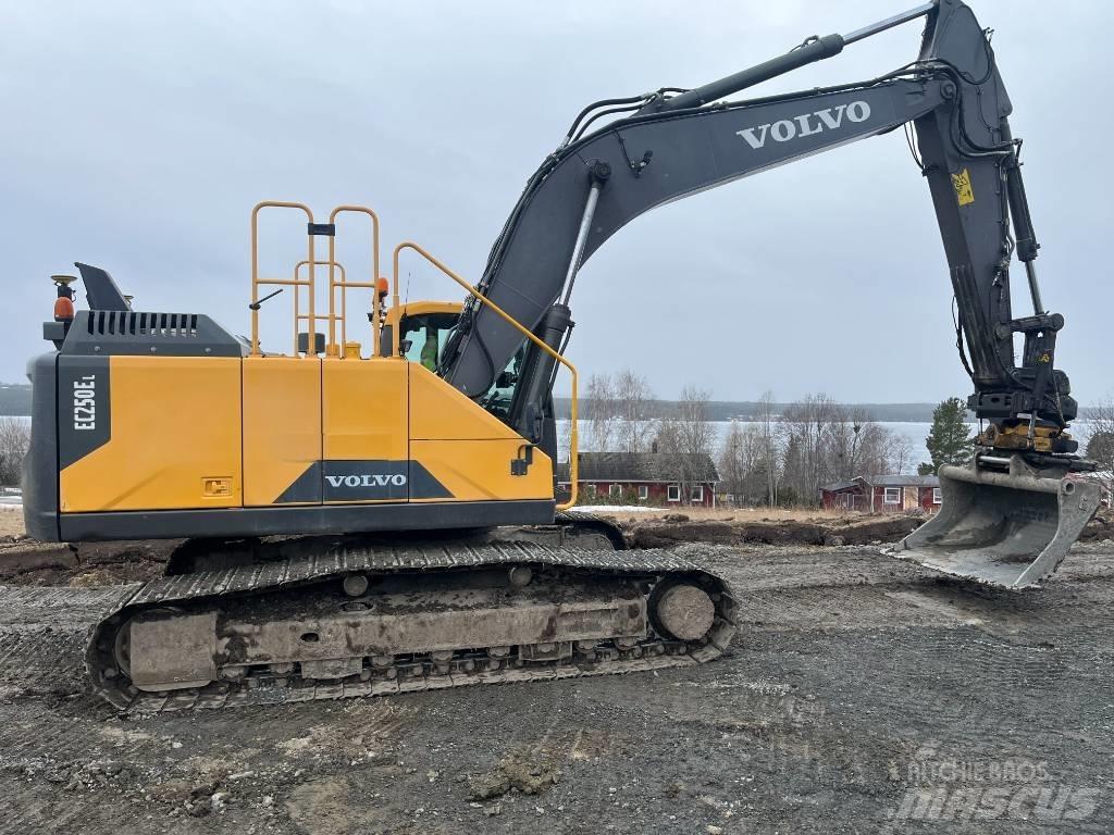 Volvo EC 250 EL Гусеничні екскаватори