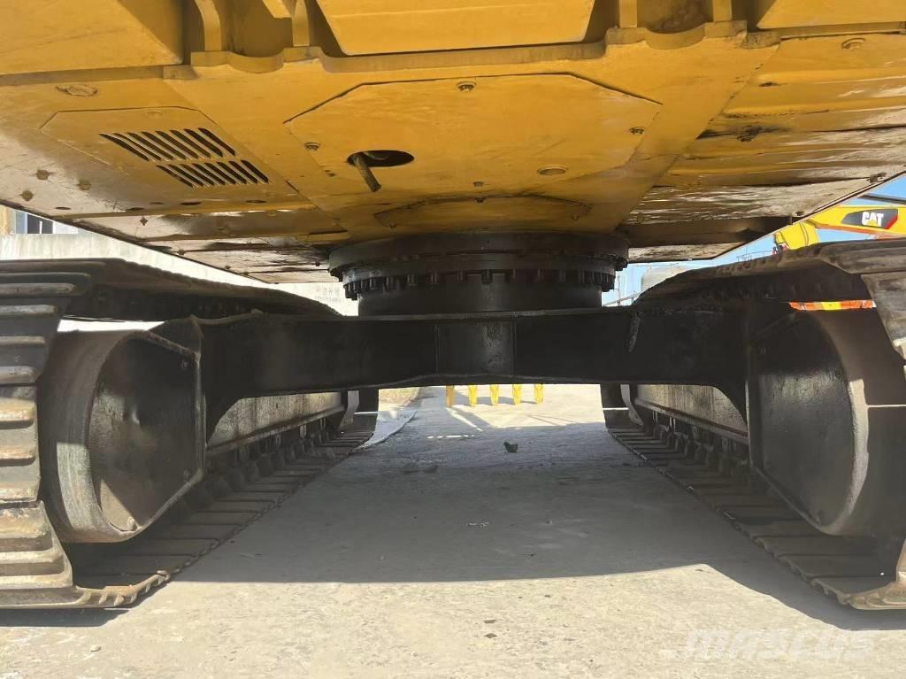 CAT 320 D Гусеничні екскаватори