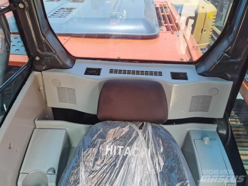 Hitachi ZX 210 Гусеничні екскаватори