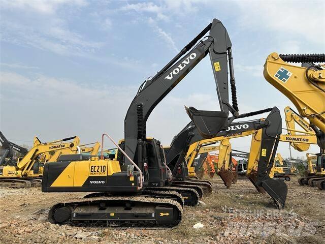 Volvo EC210 Гусеничні екскаватори